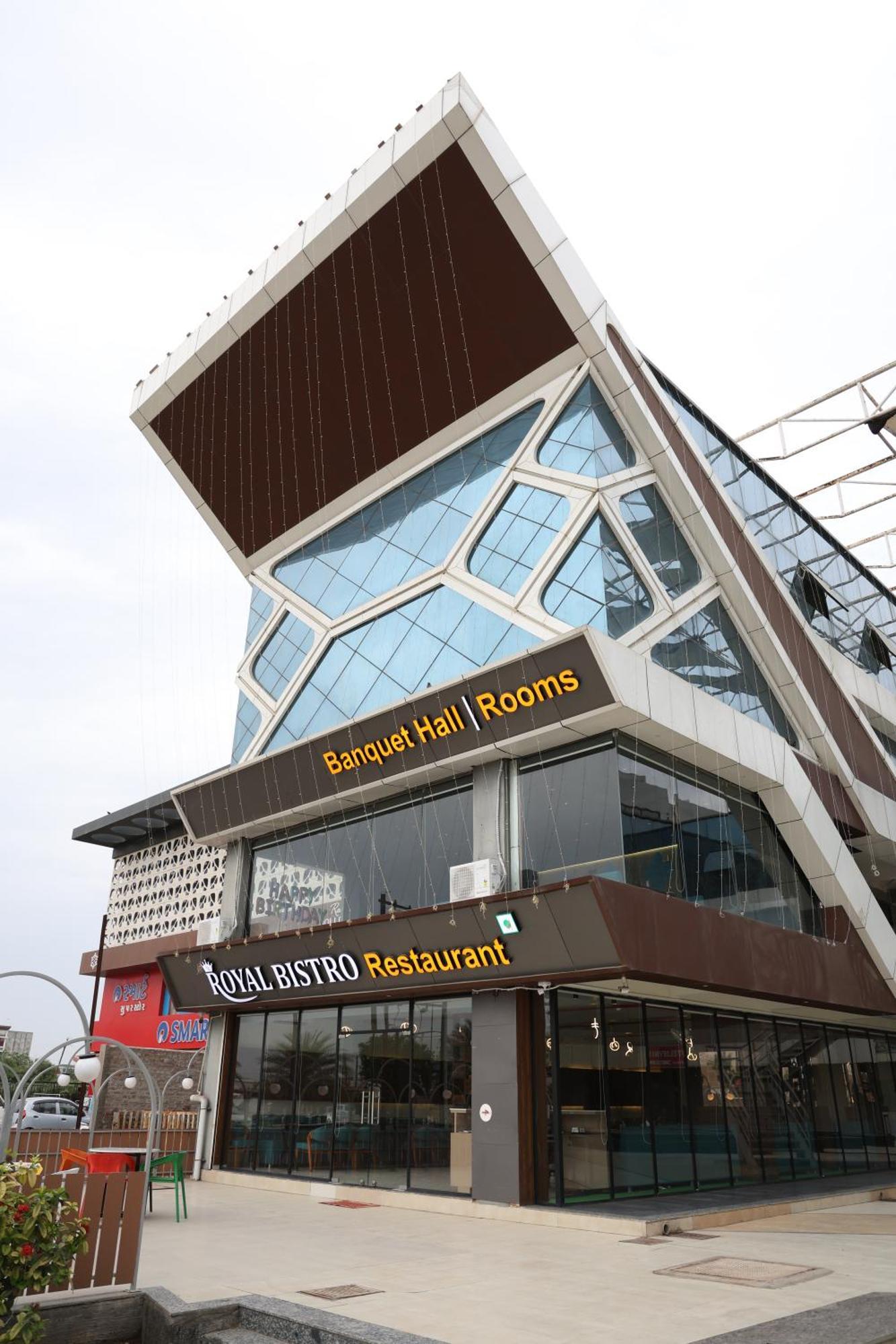 Hotel Royal Bistro Mahesana Exterior photo