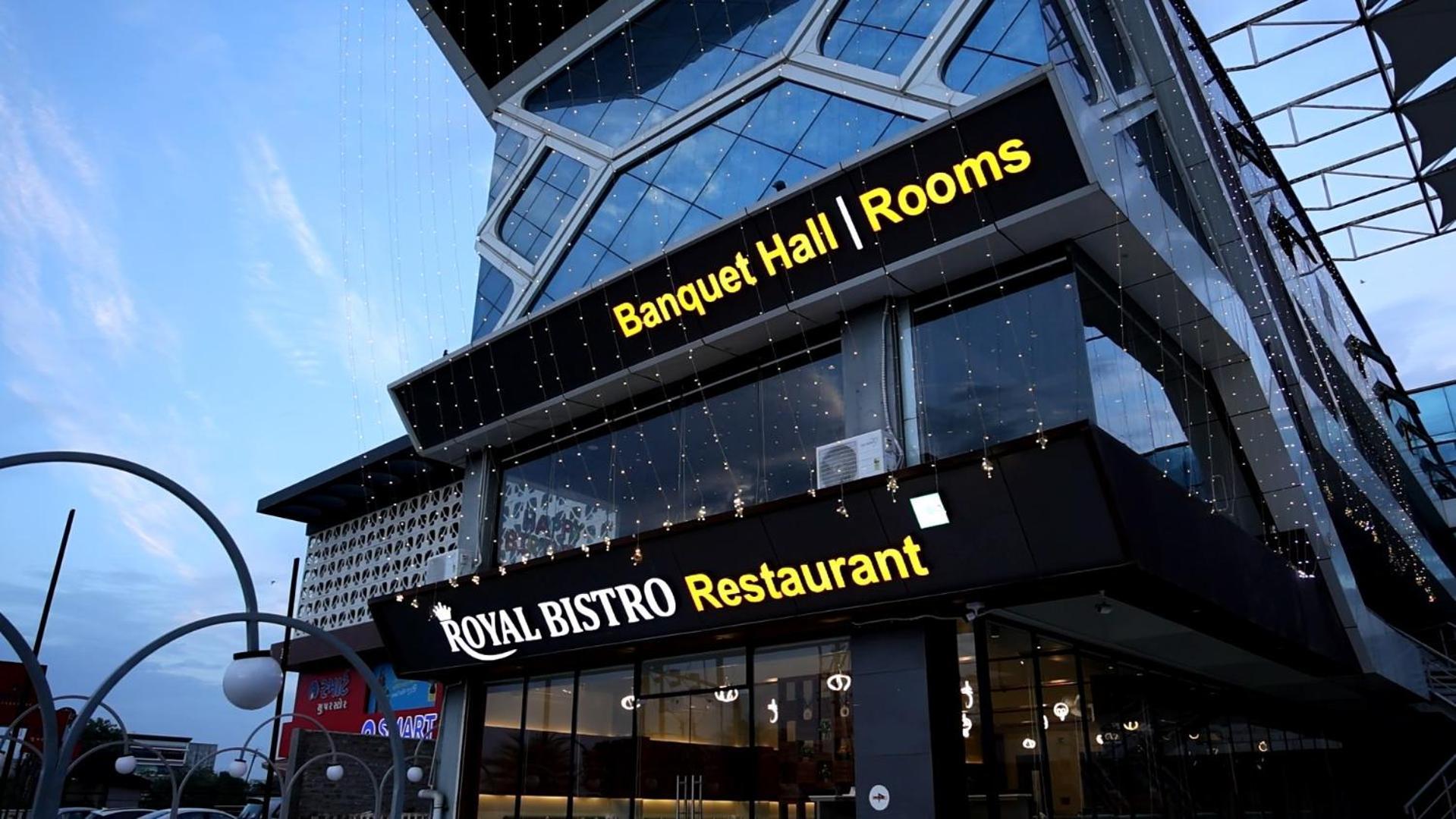Hotel Royal Bistro Mahesana Exterior photo
