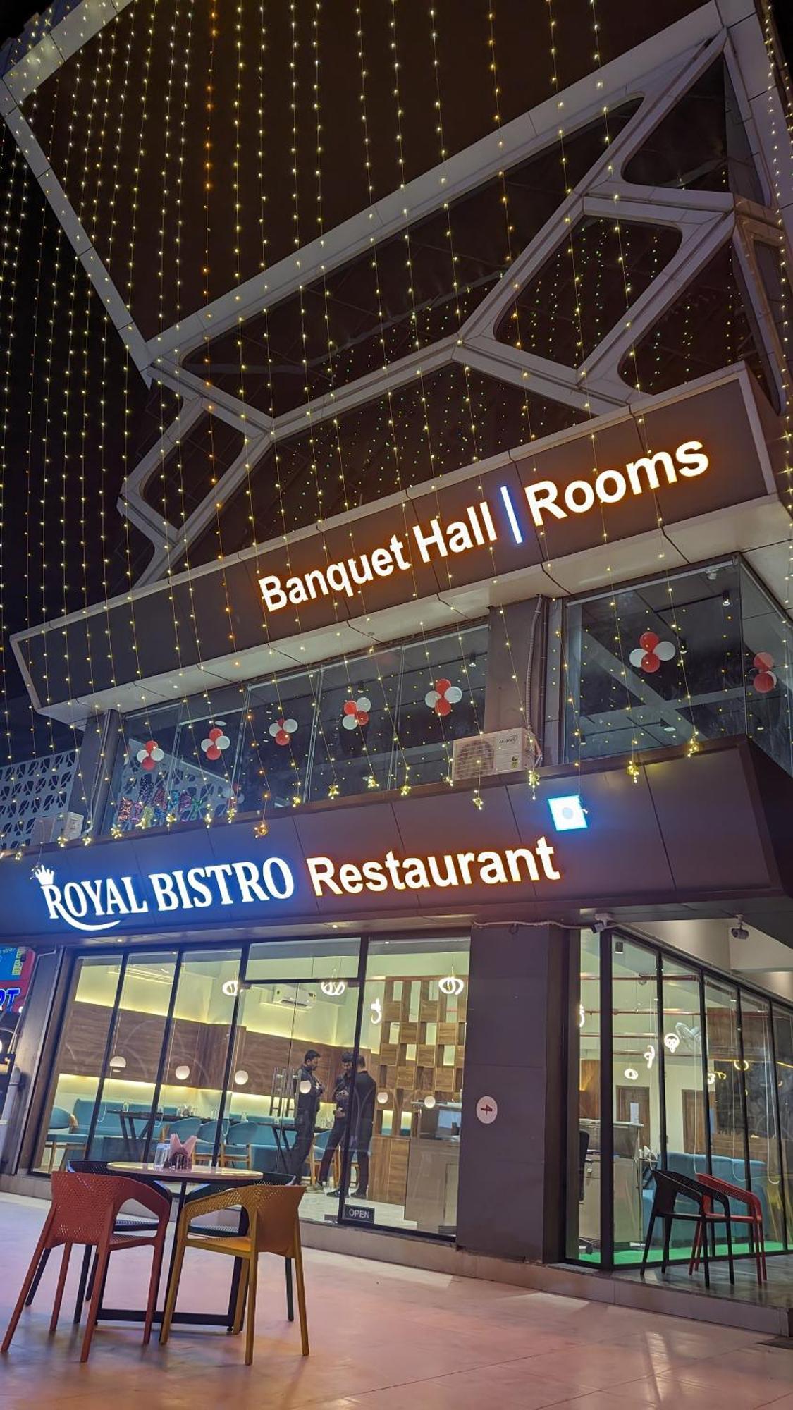 Hotel Royal Bistro Mahesana Exterior photo