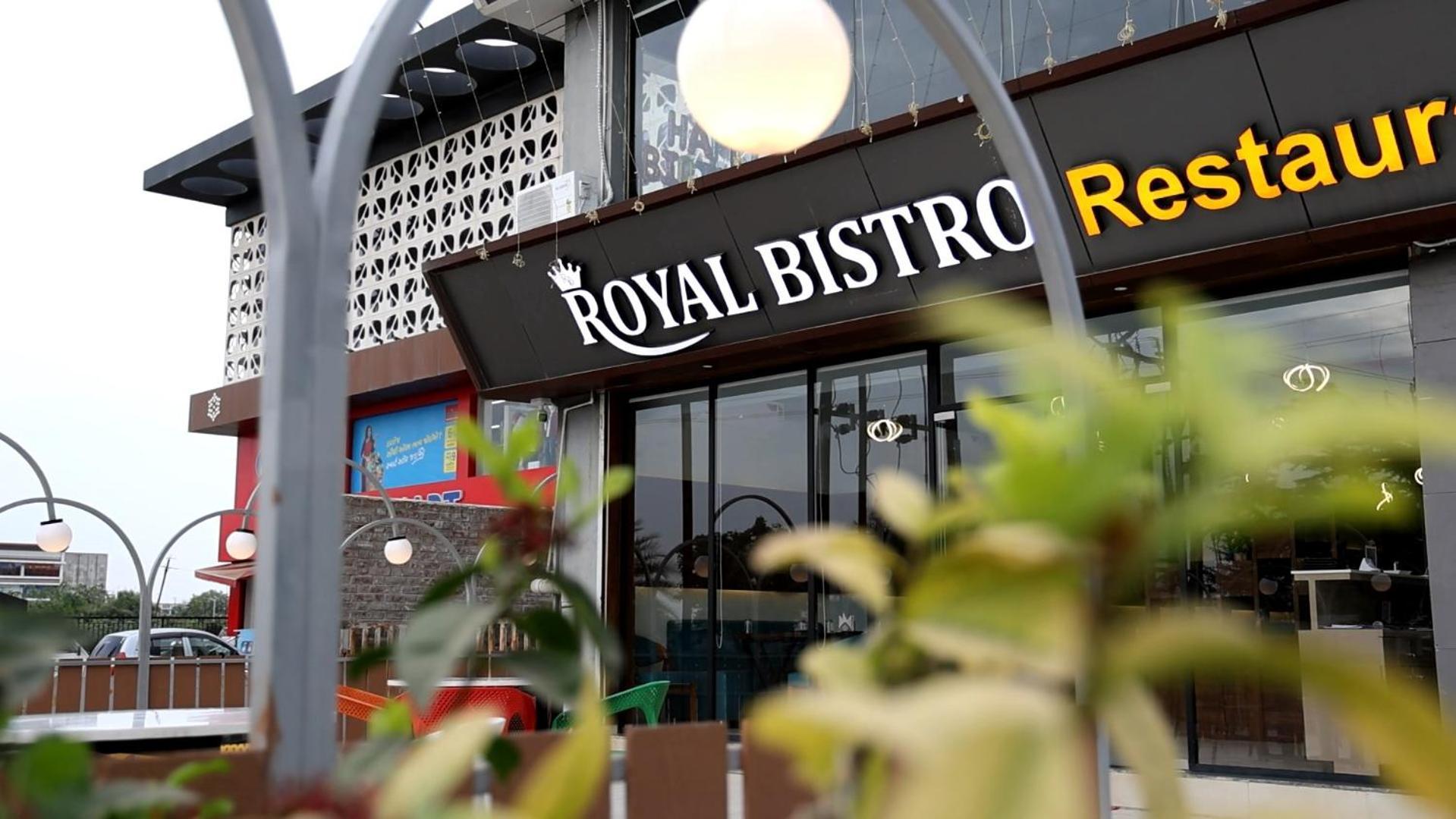 Hotel Royal Bistro Mahesana Exterior photo